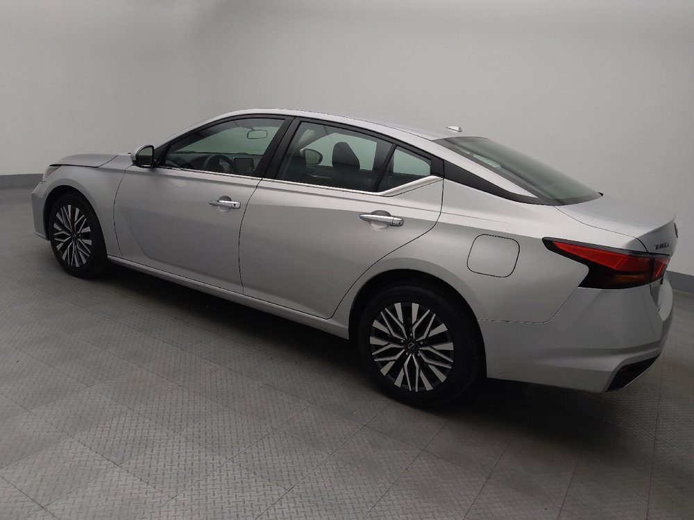 Used 2023 Nissan Altima 2.5 SV AWD/4WD image 3