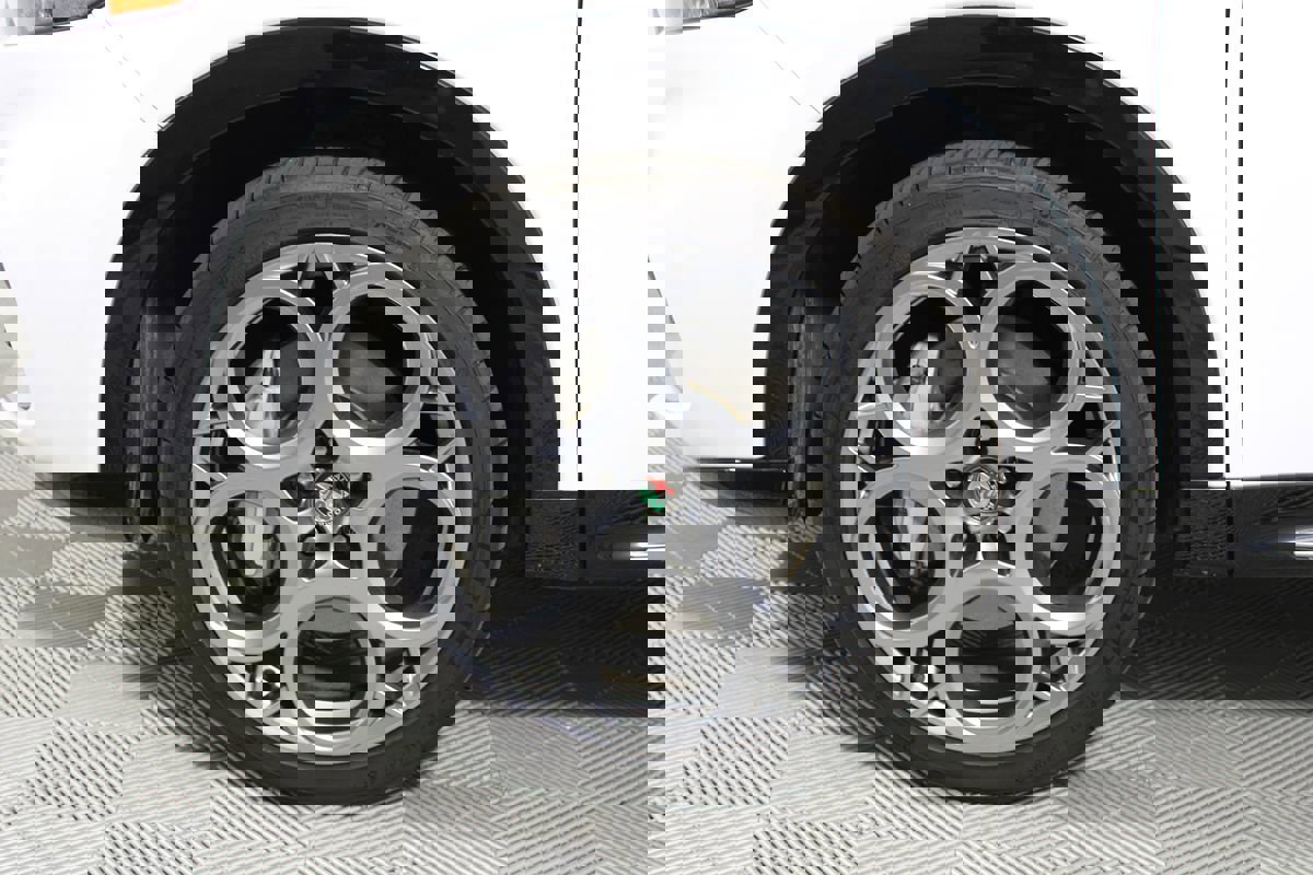 Used 2024 Alfa Romeo Tonale Ti w/ Premium Interior Package image 4