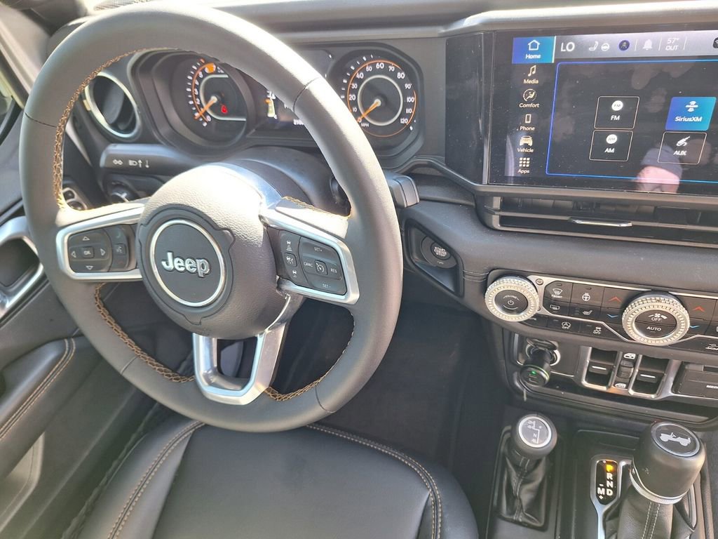Used 2024 Jeep Wrangler Sahara image 28
