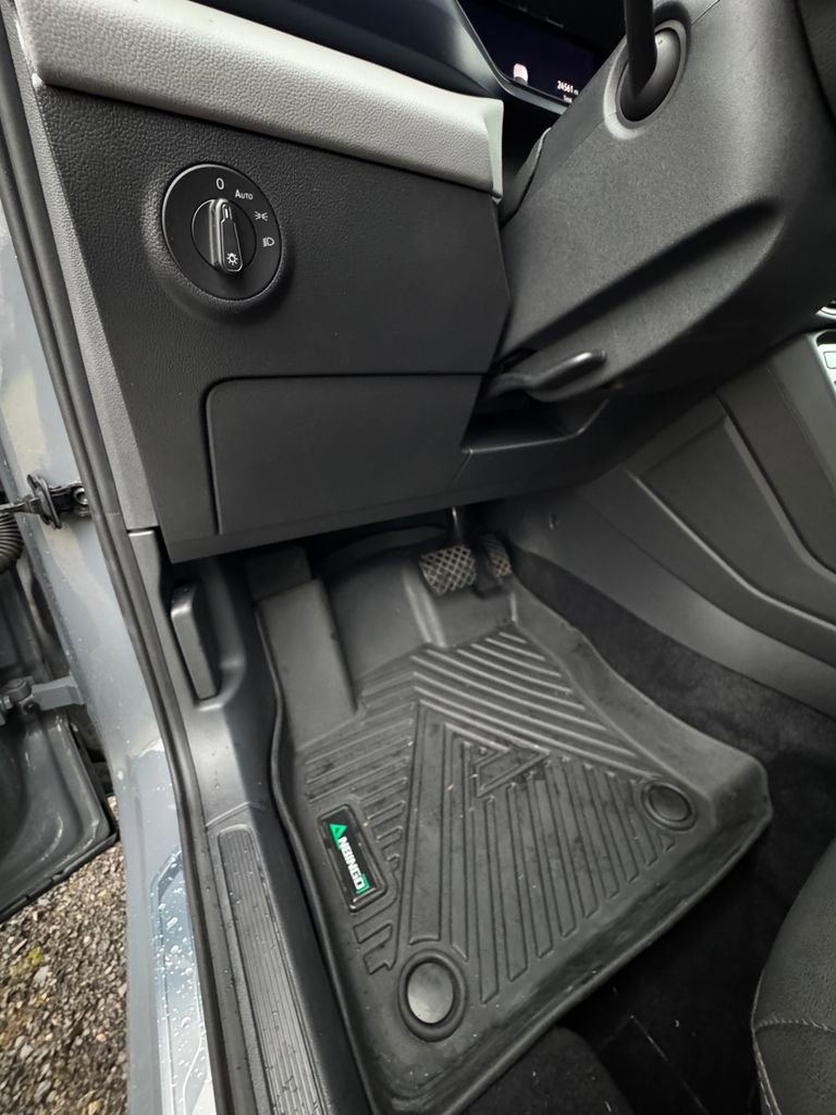 Used 2023 Volkswagen Taos SE w/ Panoramic Sunroof Package AWD/4WD image 15