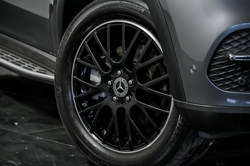 Used 2020 Mercedes-Benz GLE 350 4MATIC w/ Premium Package image 3