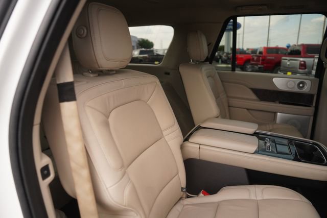 Used 2019 Lincoln Navigator L Reserve image 19