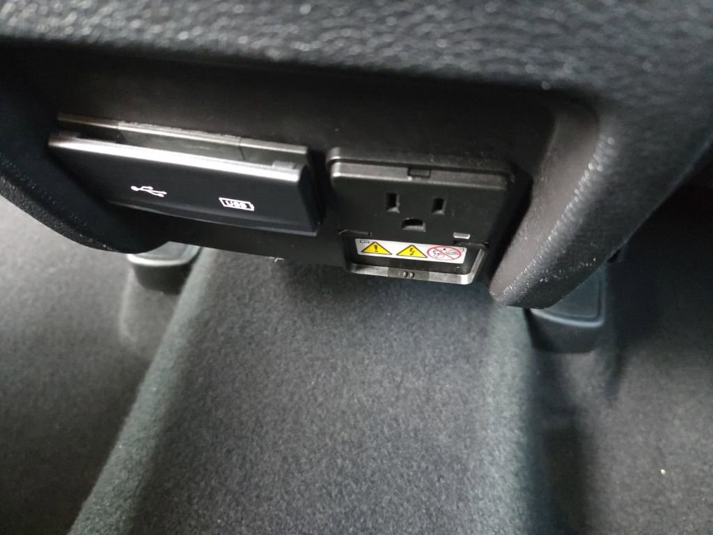 Used 2020 Jeep Cherokee Trailhawk w/ Technology Group image 30