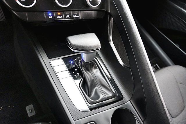 Used 2024 Hyundai Elantra SE image 27