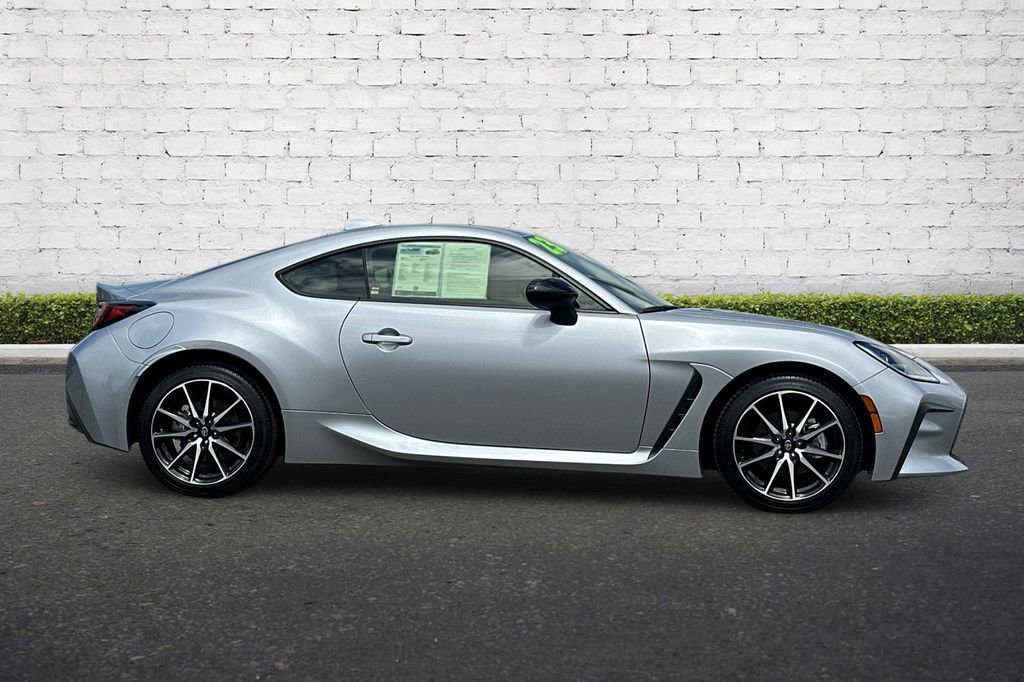 Used 2023 Toyota GR86 image 3