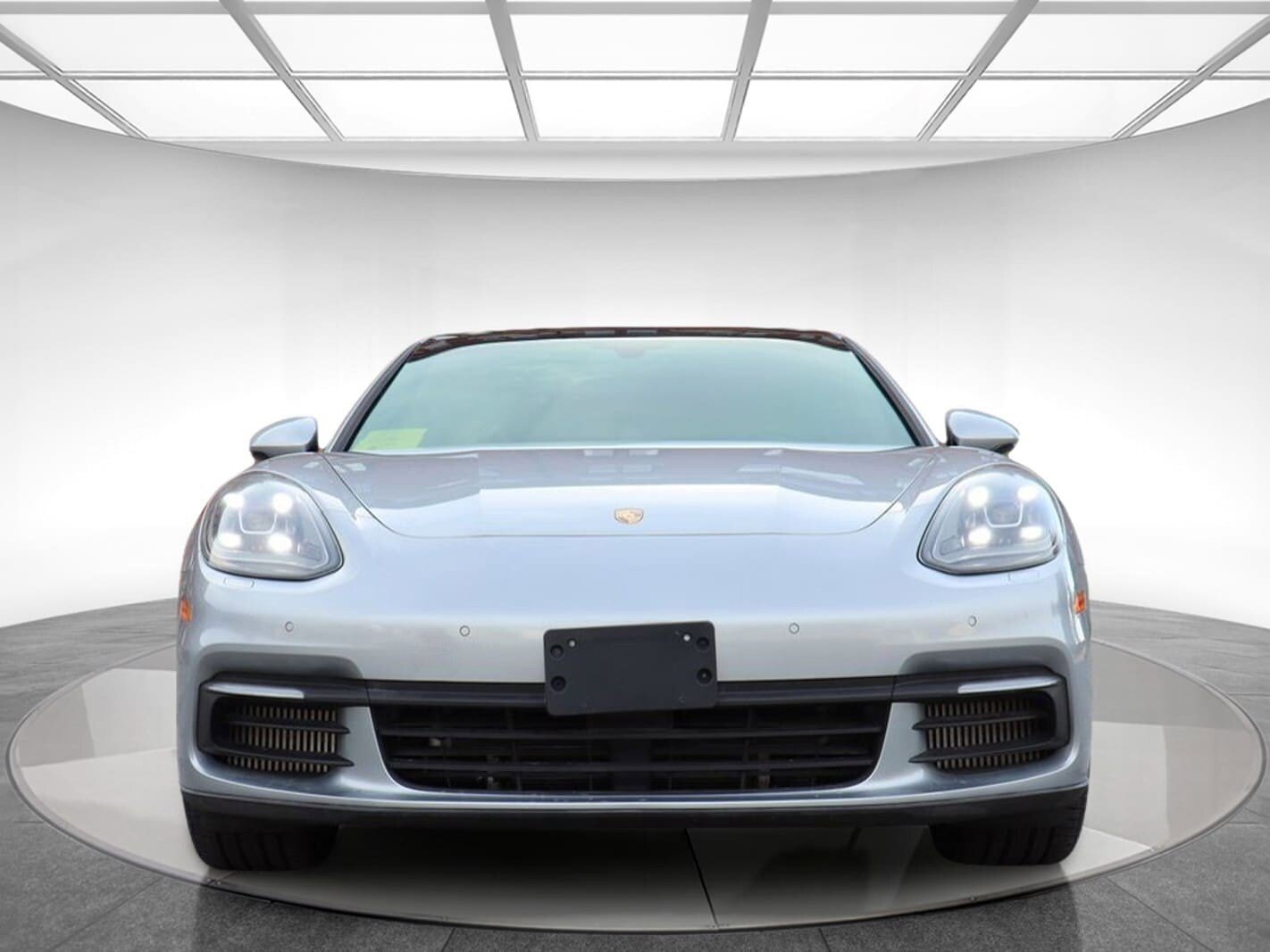 Used 2018 Porsche Panamera 4 w/ Premium Package Plus image 2
