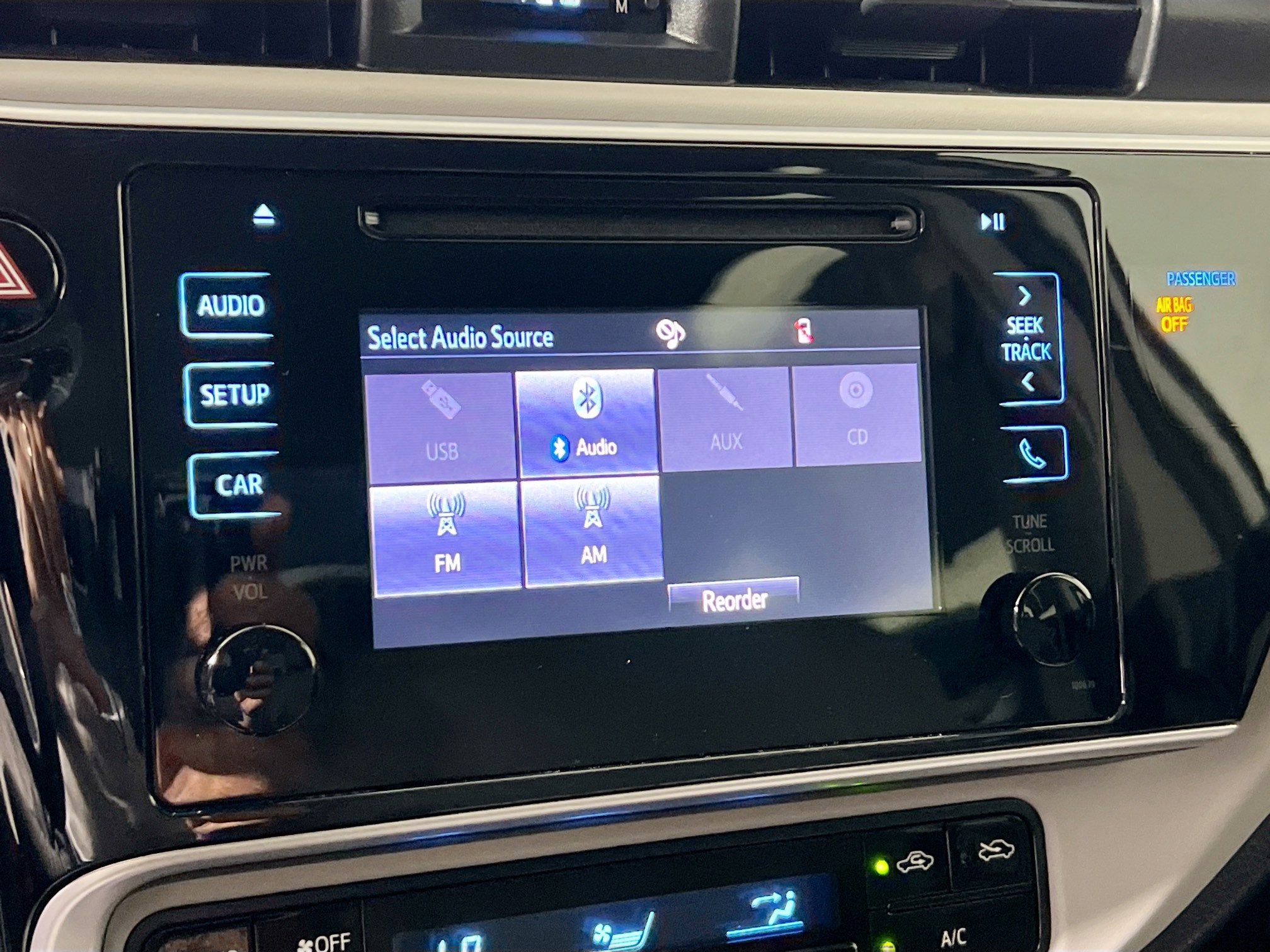 Used 2018 Toyota Corolla LE image 26