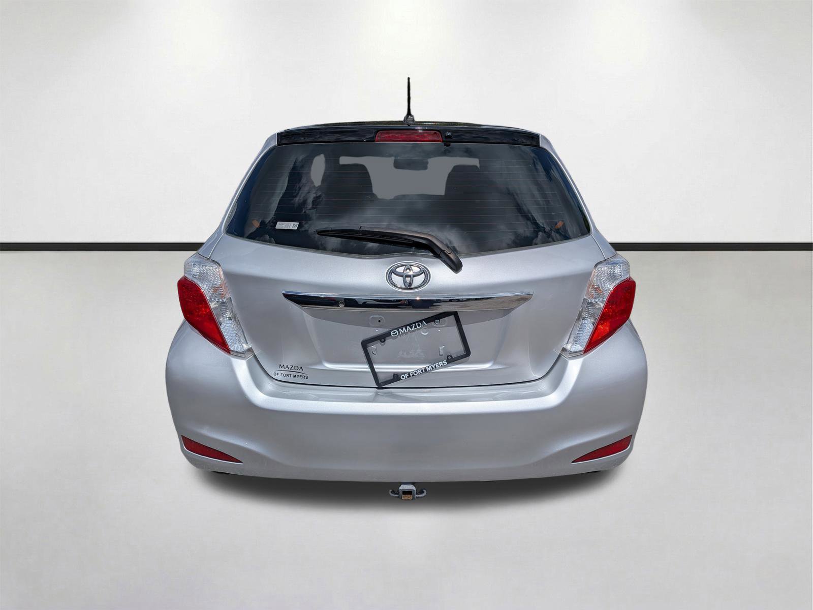 Used 2012 Toyota Yaris L image 5