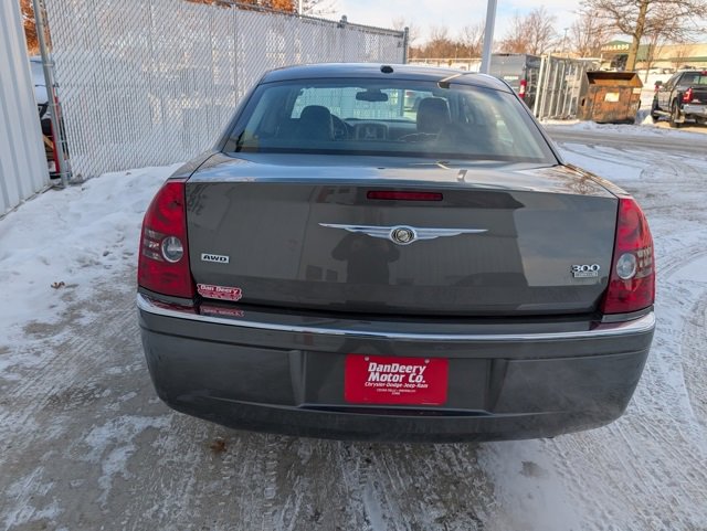 Used 2010 Chrysler 300 Limited image 23