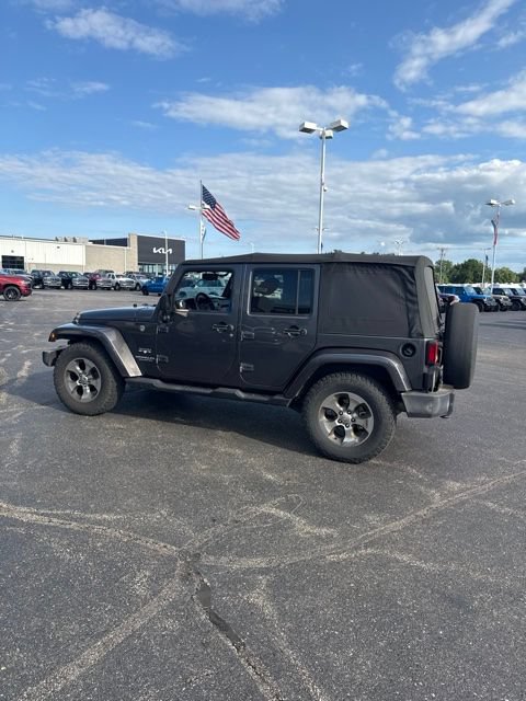 Used 2017 Jeep Wrangler Unlimited Sahara w/ Connectivity Group AWD/4WD image 5