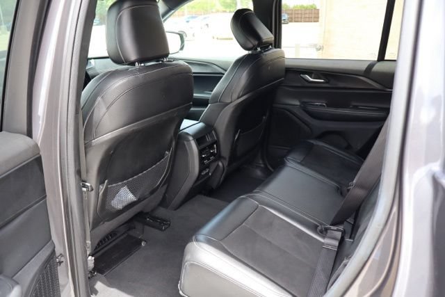 Used 2024 Jeep Grand Cherokee Altitude RWD image 10