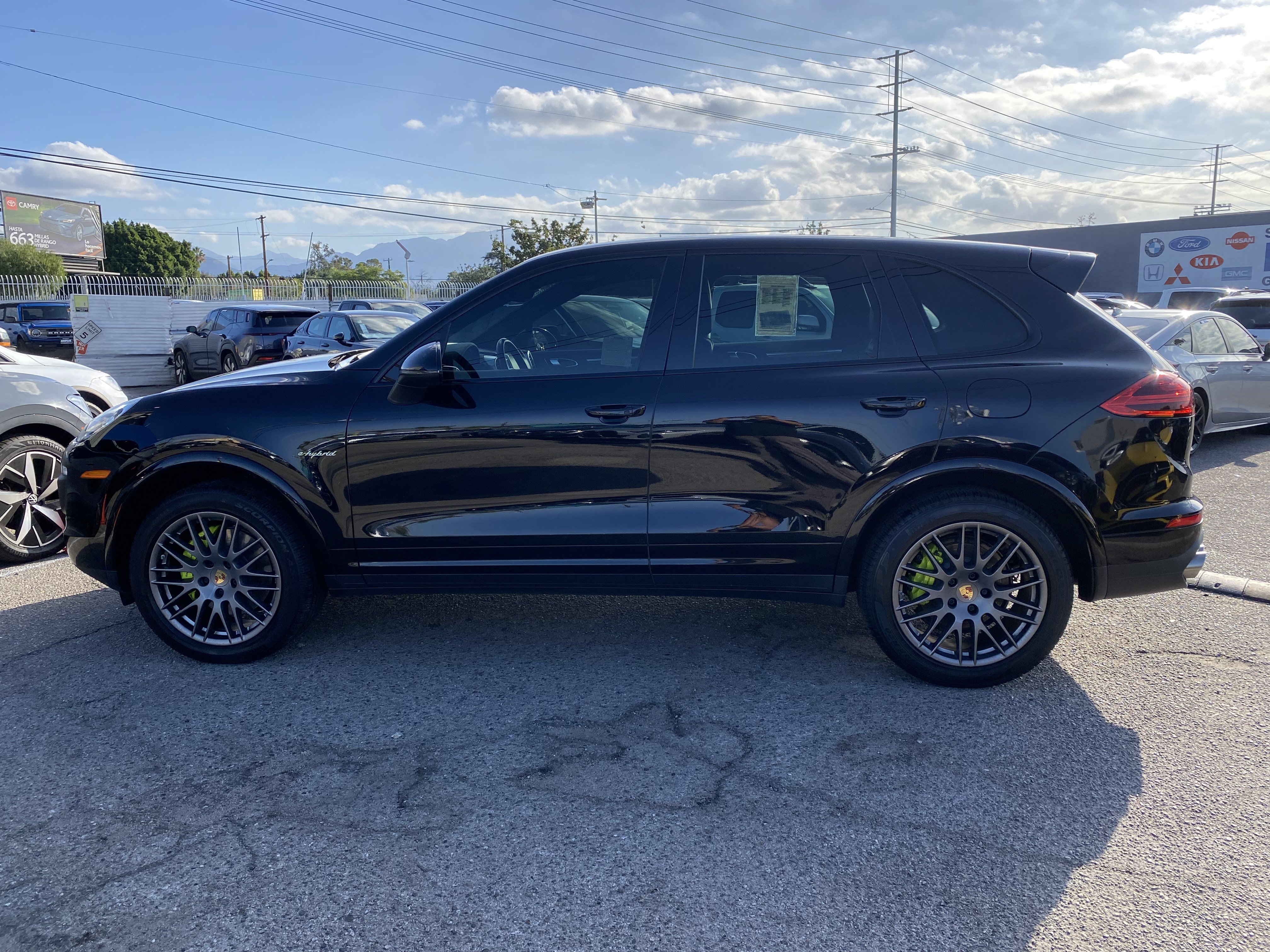 Used 2017 Porsche Cayenne S Platinum AWD/4WD image 13