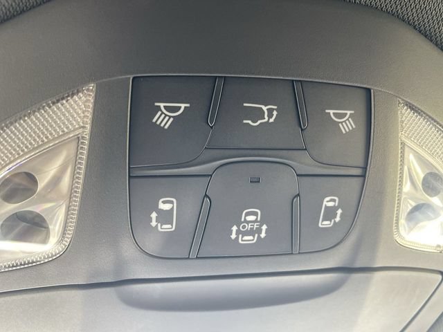 Used 2018 Chrysler Pacifica Touring-L Plus FWD image 18