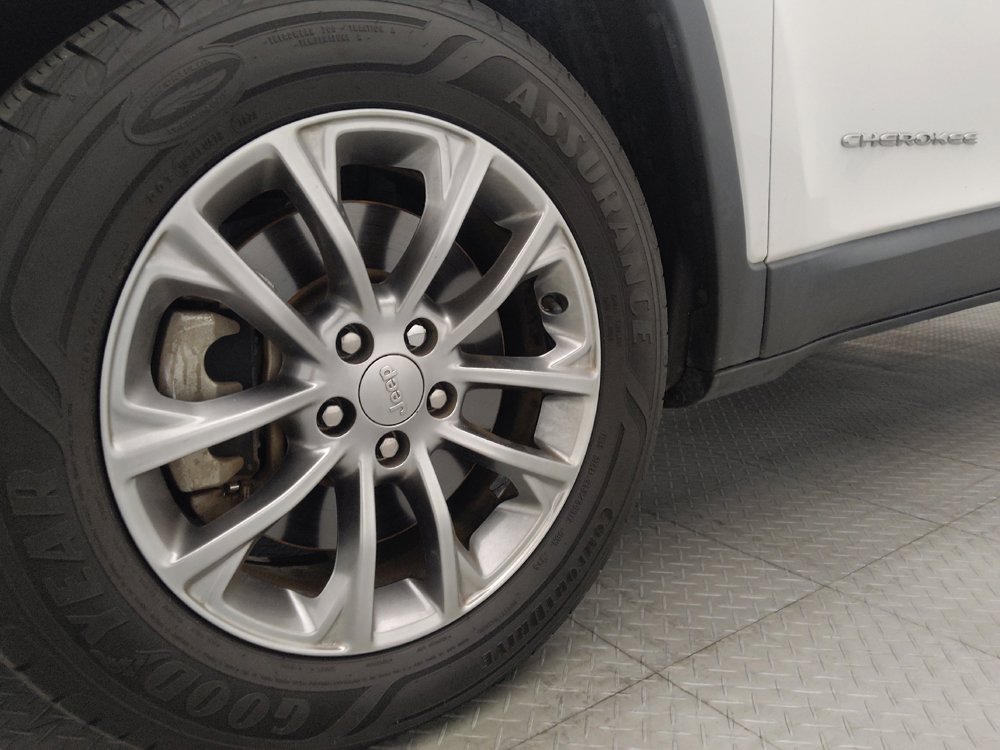Used 2021 Jeep Cherokee Latitude Lux FWD image 31