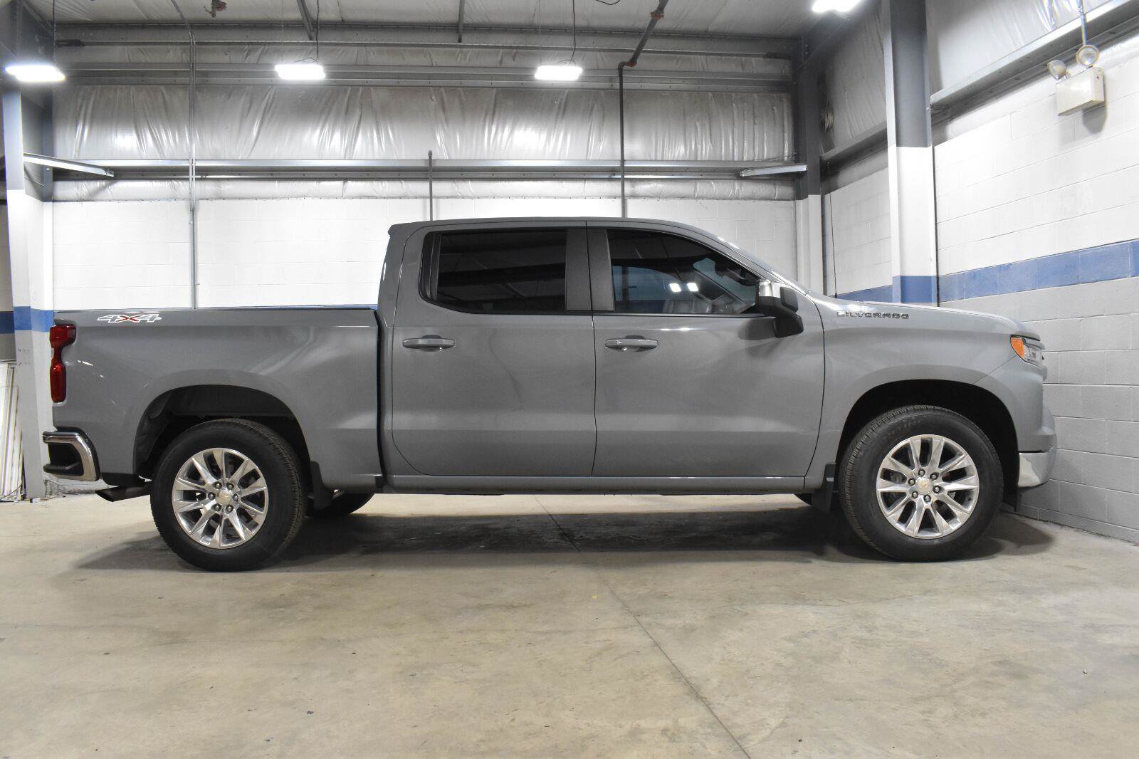 Used 2024 Chevrolet Silverado 1500 LT AWD/4WD image 25