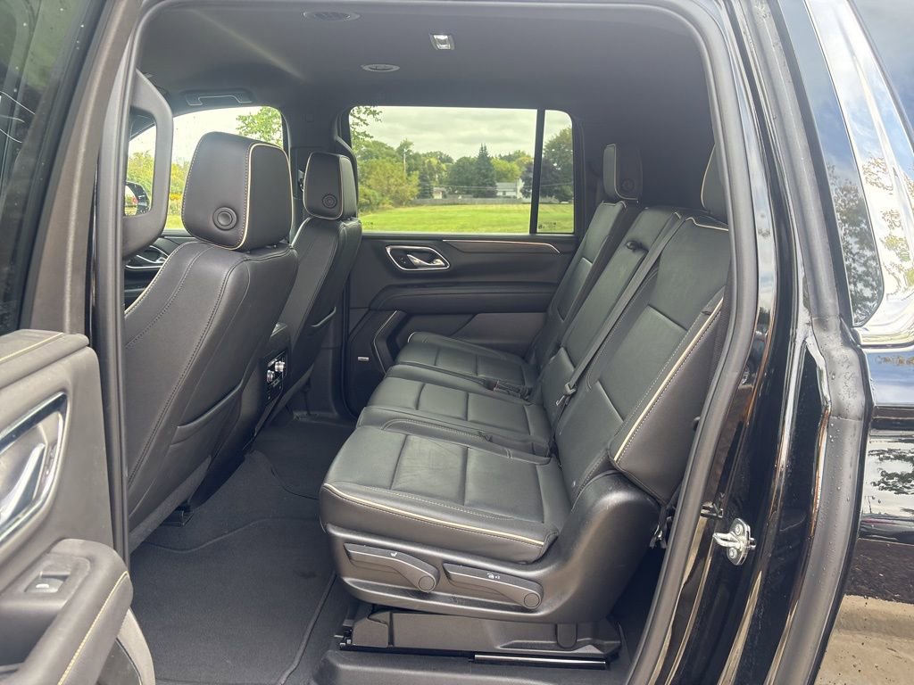 Used 2024 GMC Yukon XL SLT AWD/4WD image 30