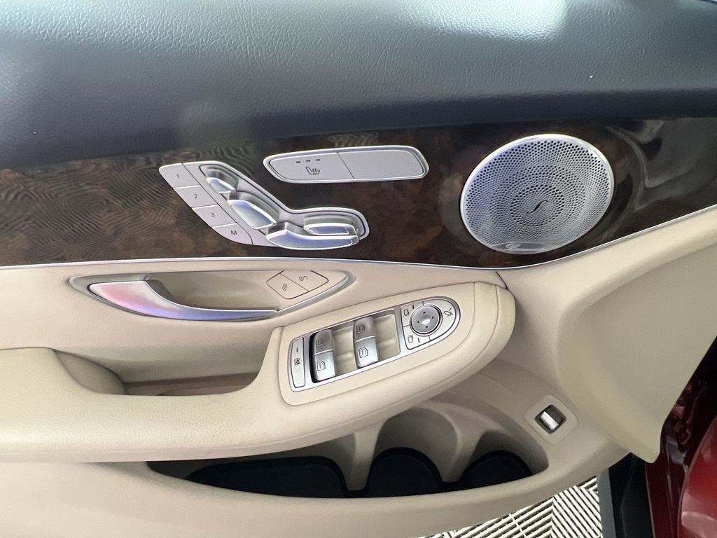 Used 2019 Mercedes-Benz GLC 300 4MATIC image 24