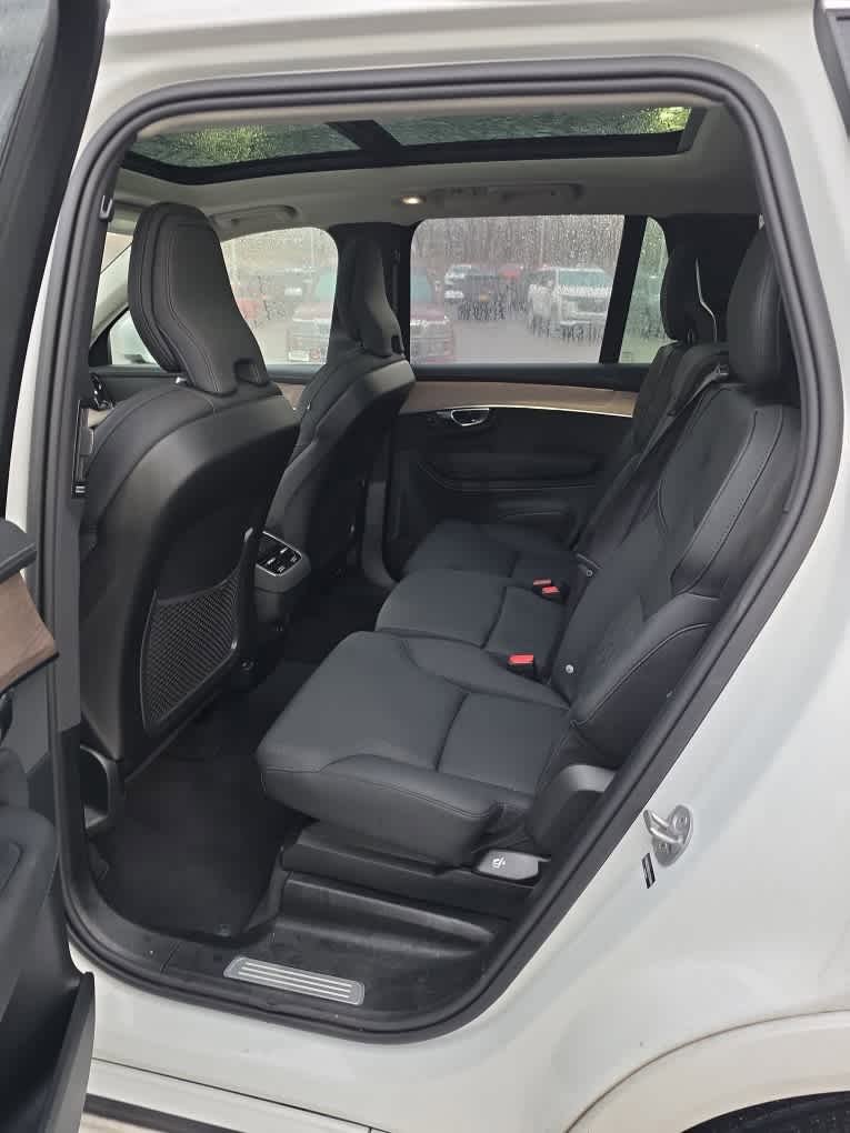 Used 2025 Volvo XC90 B6 Plus image 6