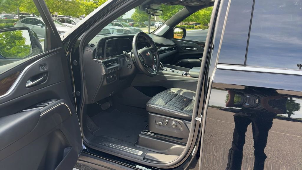 Used 2024 Cadillac Escalade ESV Premium Luxury Platinum image 13