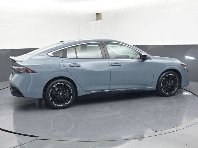 New 2026 Nissan Sentra SR w/ Floor Mat Package FWD image 3