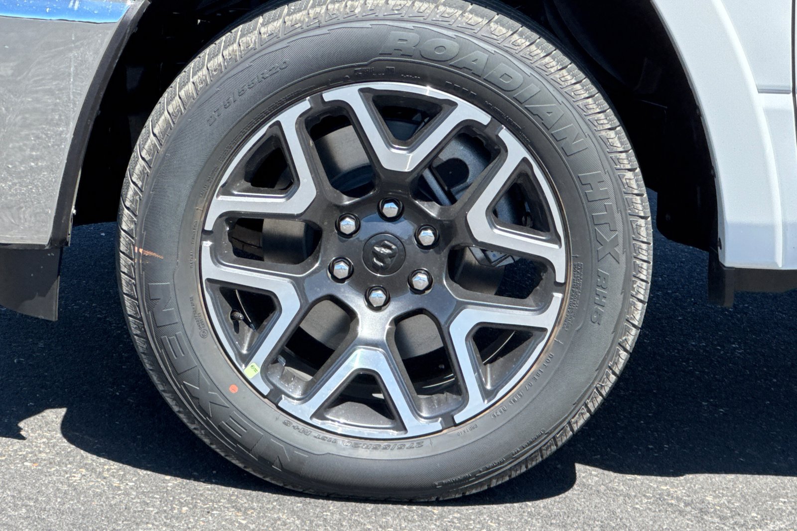 New 2026 RAM 1500 Laramie AWD/4WD image 24