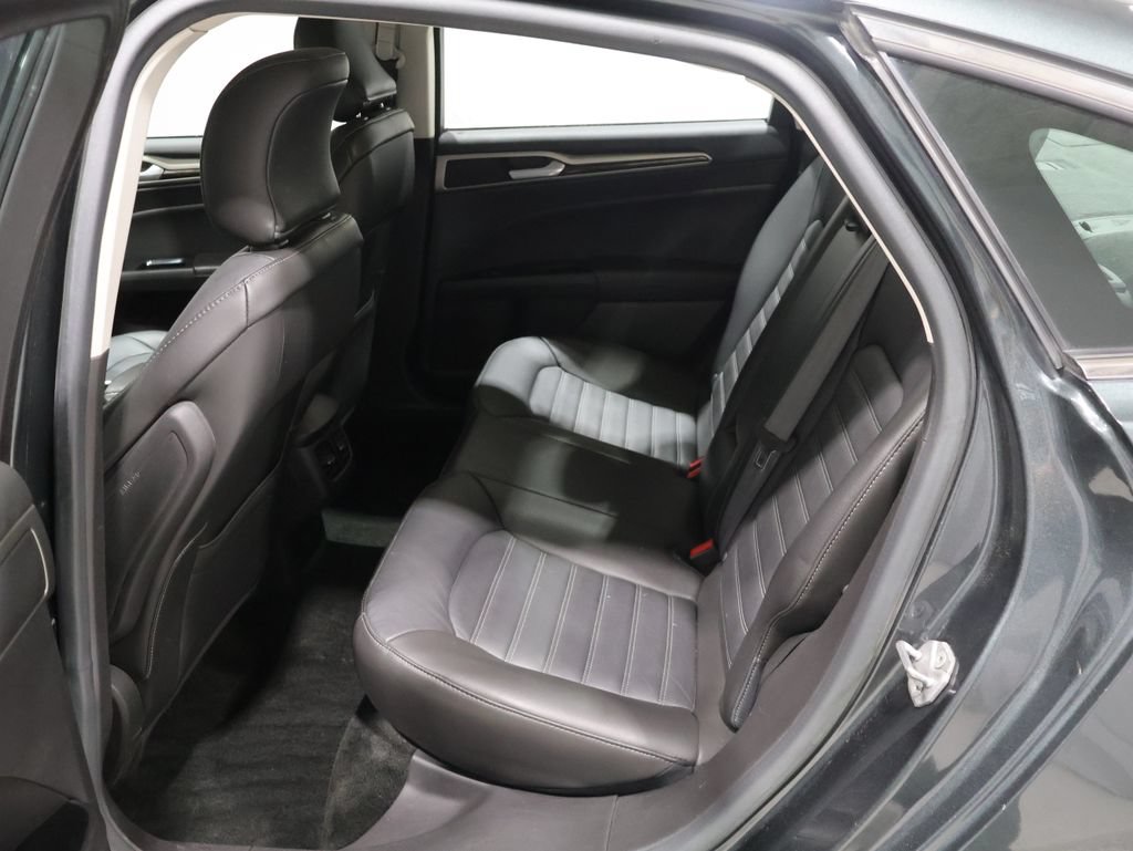 Used 2016 Ford Fusion SE w/ Equipment Group 202A FWD image 19
