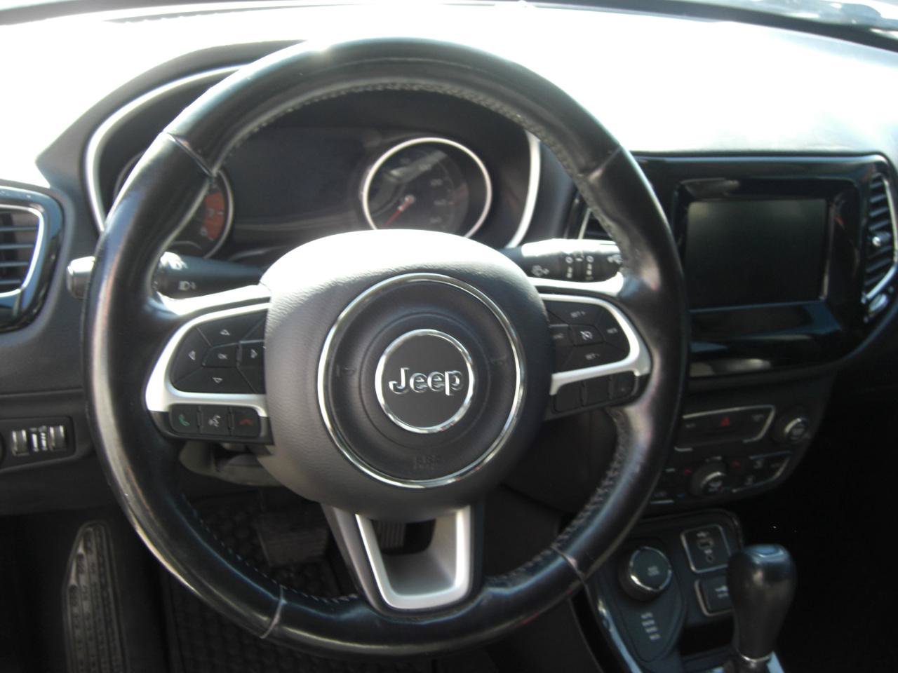 Used 2021 Jeep Compass Latitude w/ Sun and Sound Group AWD/4WD image 9