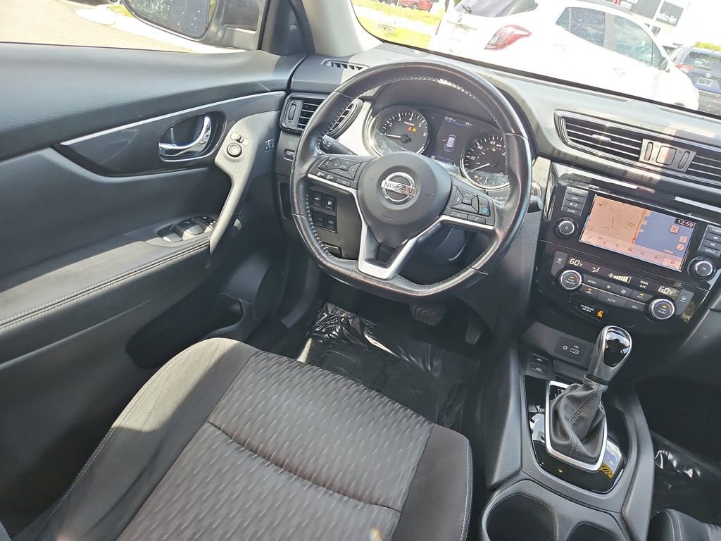 Used 2019 Nissan Rogue SV w/ Premium Package image 11