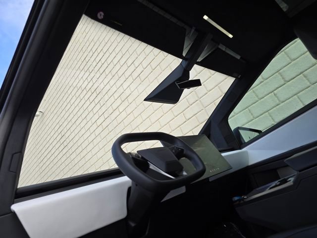 Used 2025 Tesla Cybertruck AWD Crew Cab image 23