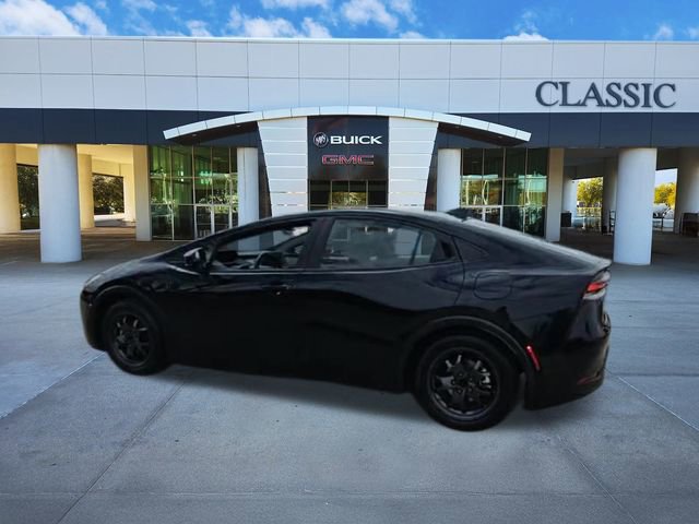 Used 2024 Toyota Prius LE image 6