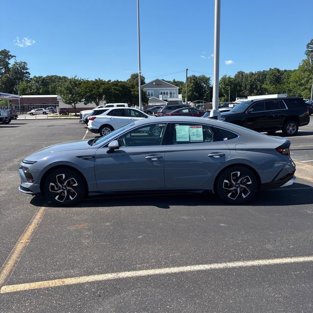 Used 2025 Hyundai Sonata SEL FWD image 2