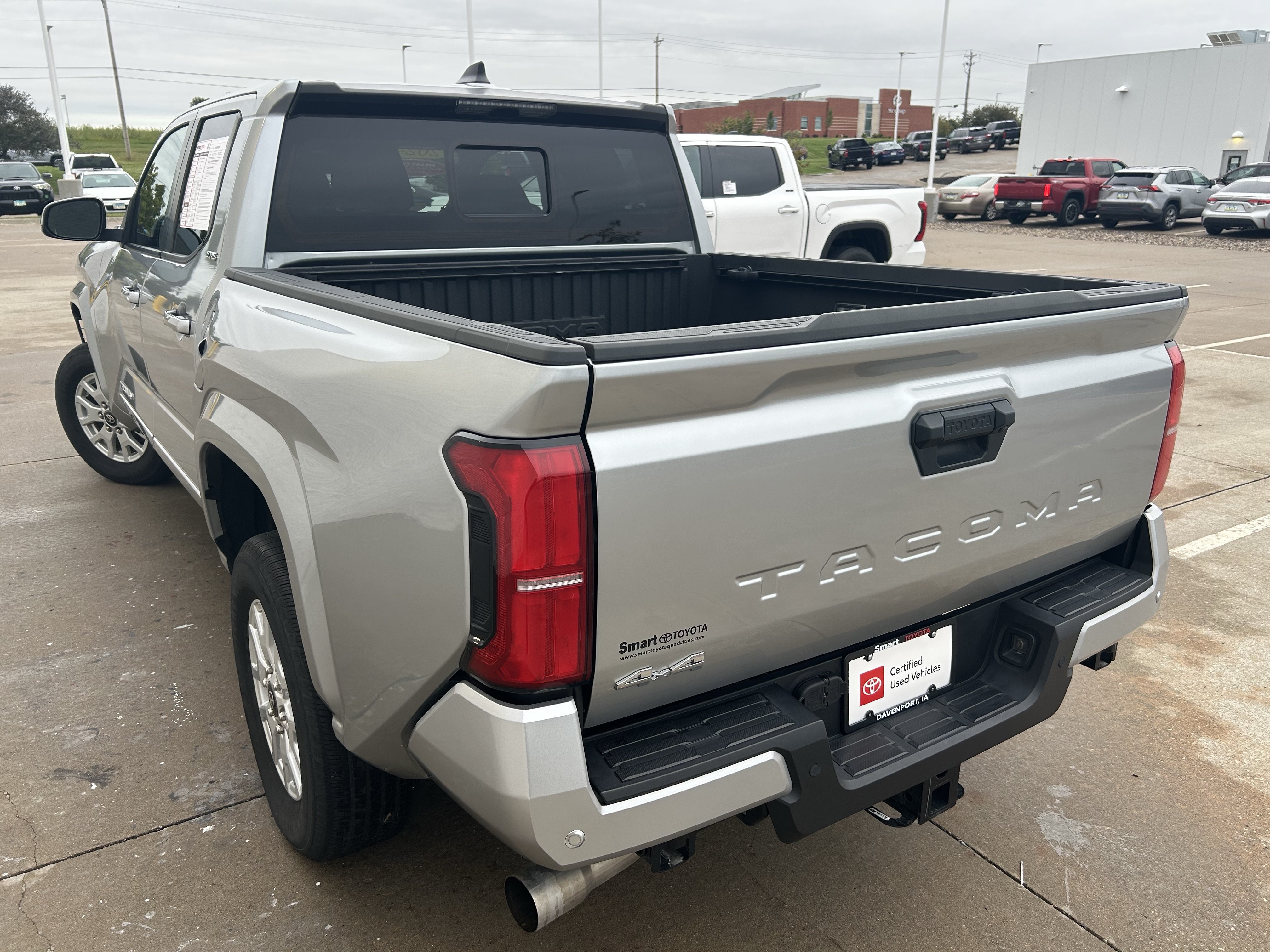 Certified 2024 Toyota Tacoma SR5 AWD/4WD image 4