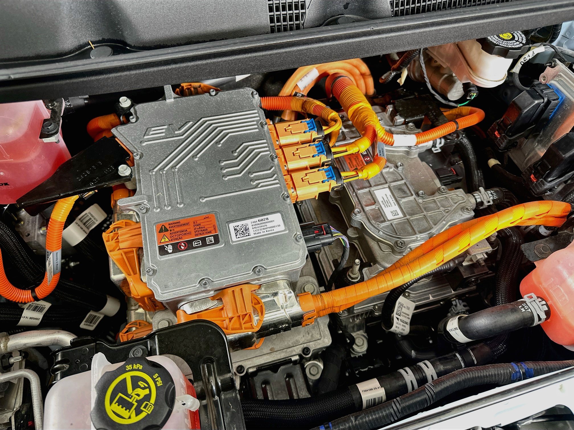 Used 2023 Chevrolet Bolt LT w/ Infotainment Package FWD image 31