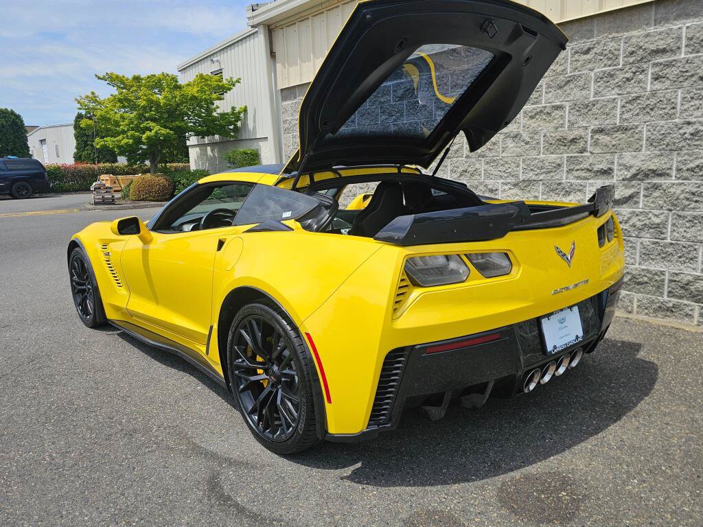 Used 2016 Chevrolet Corvette Z06 w/ 3LZ Preferred Equipment Group RWD image 7