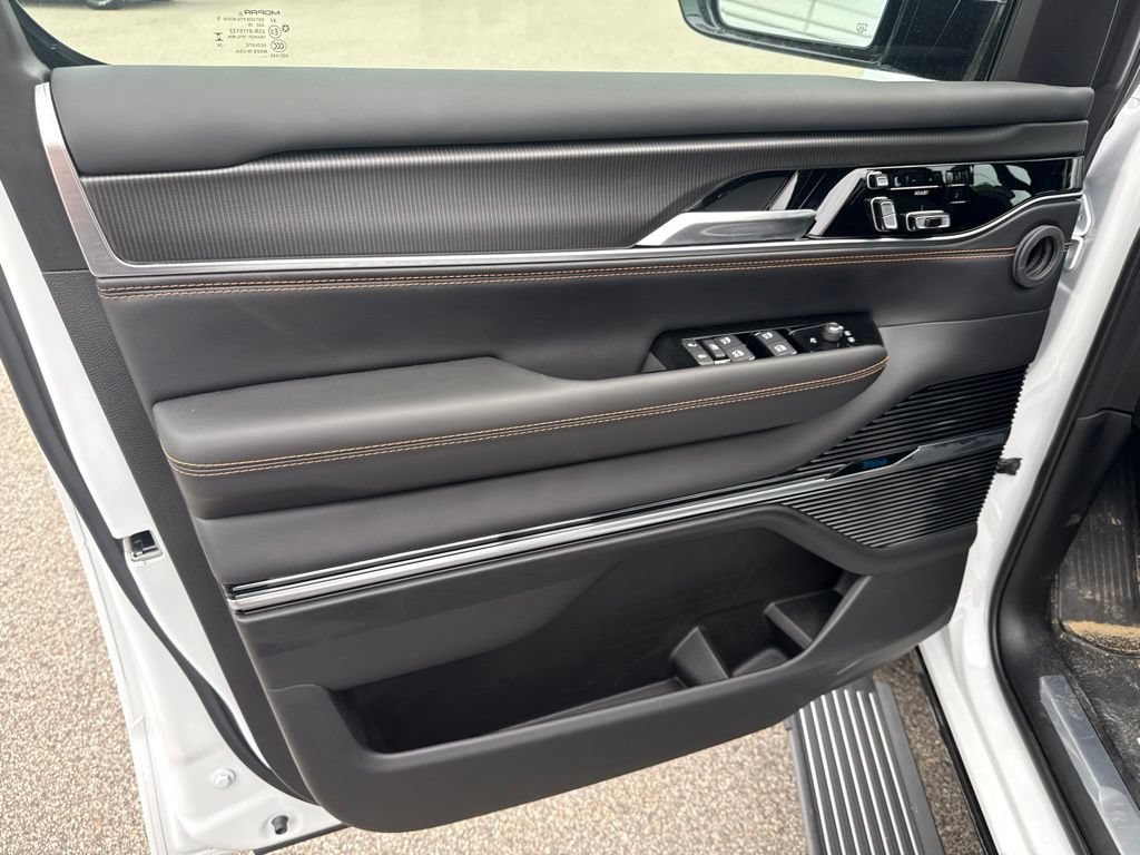 New 2026 Jeep Grand Wagoneer L Summit AWD/4WD image 19
