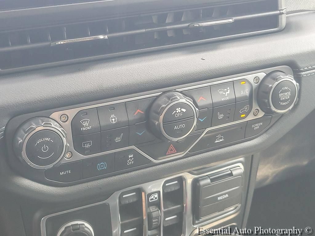 Used 2024 Jeep Wrangler Unlimited Sahara AWD/4WD image 17