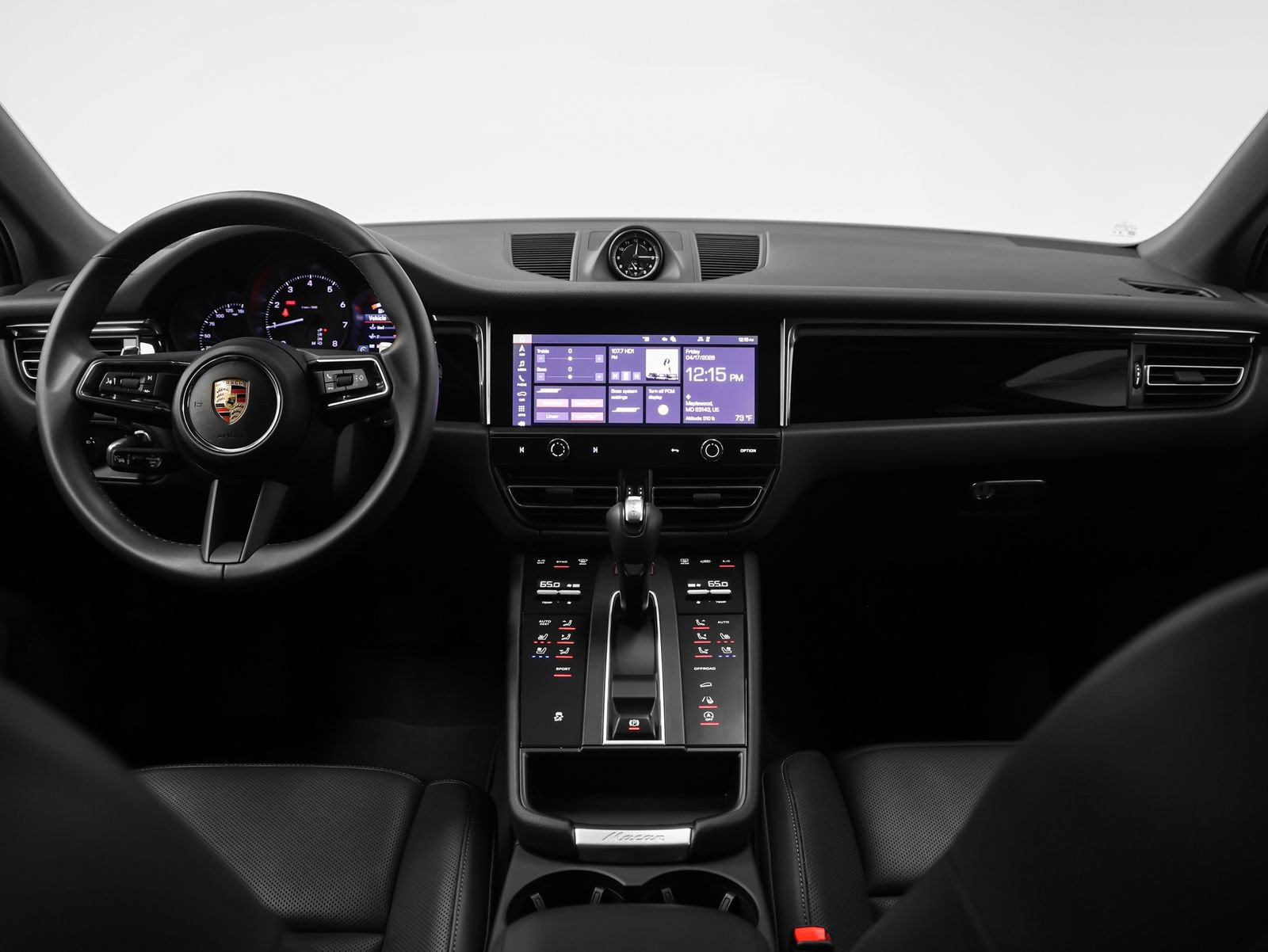 Certified 2025 Porsche Macan AWD/4WD image 27