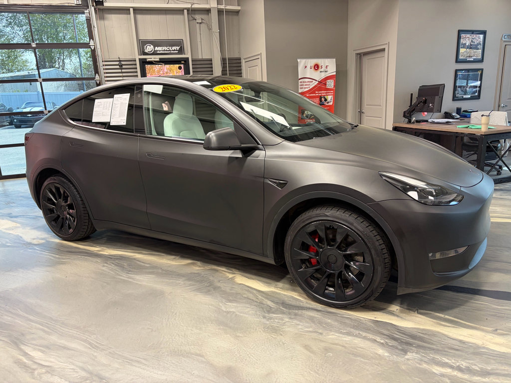 Used 2022 Tesla Model Y Long Range image 25