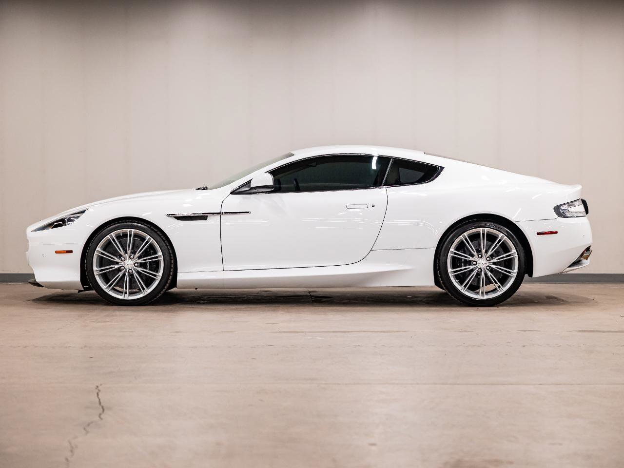 Used 2012 Aston Martin Virage Coupe image 2
