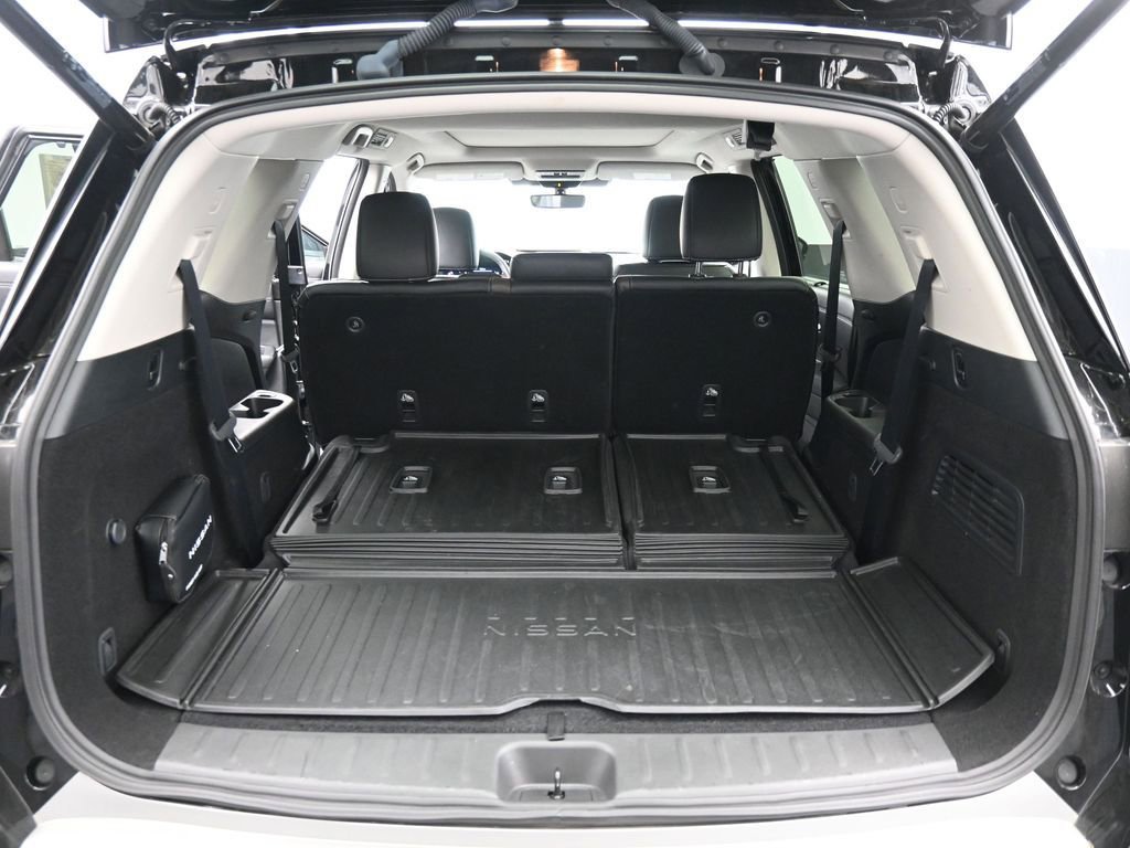 Used 2024 Nissan Pathfinder Platinum w/ Cargo Package image 27