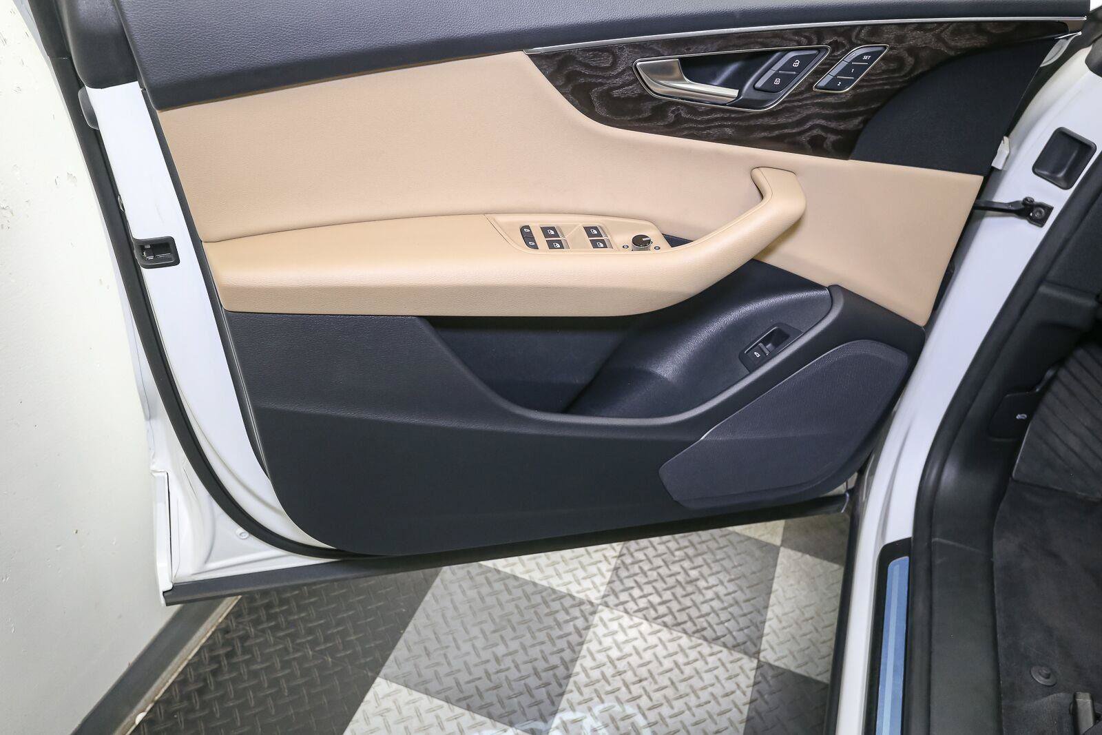Used 2023 Audi Q8 Premium w/ Convenience Package AWD/4WD image 40