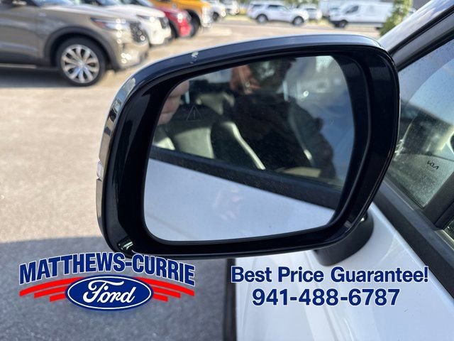 Used 2025 Kia Carnival FWD image 8