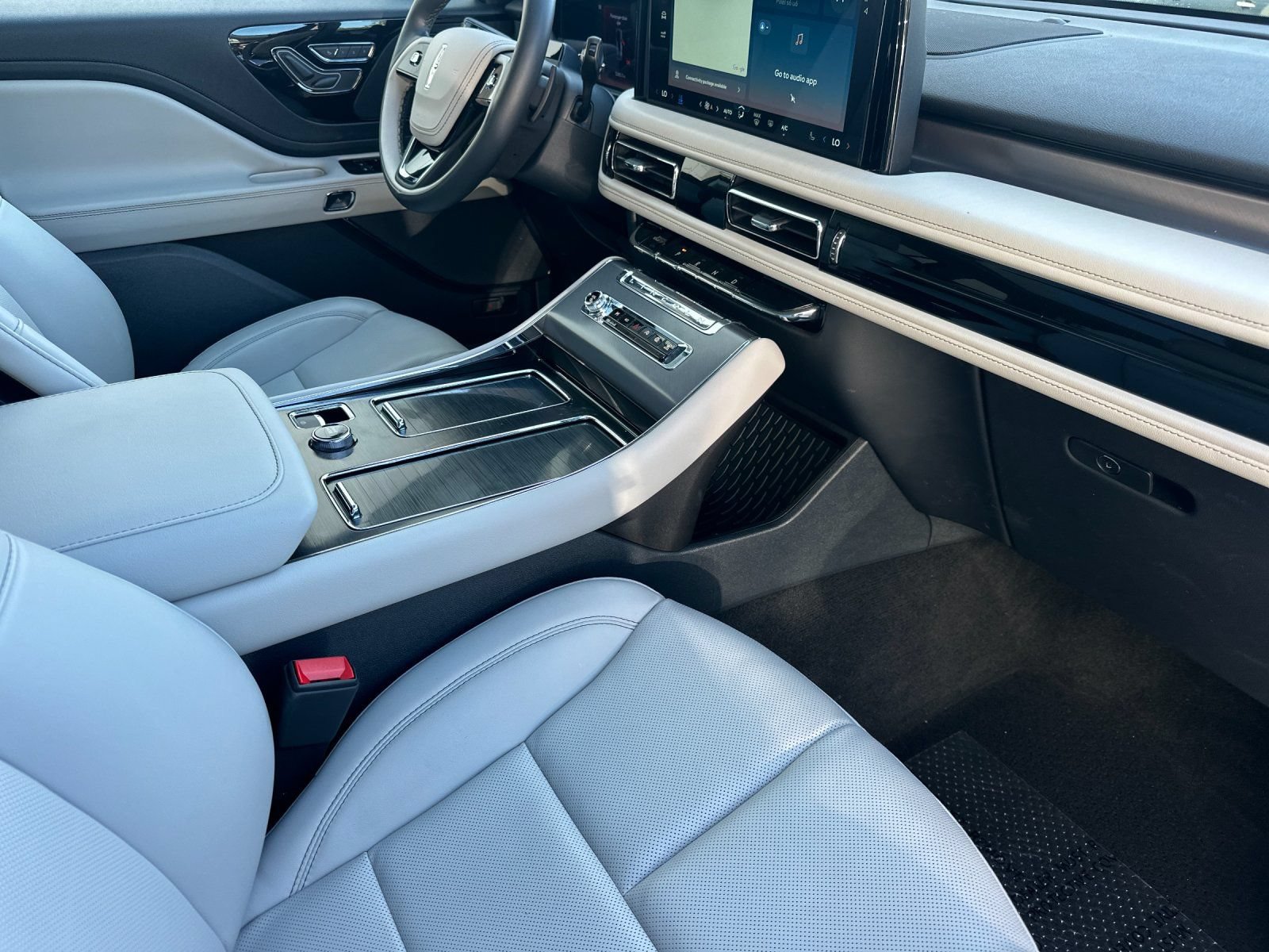New 2026 Lincoln Aviator AWD image 16