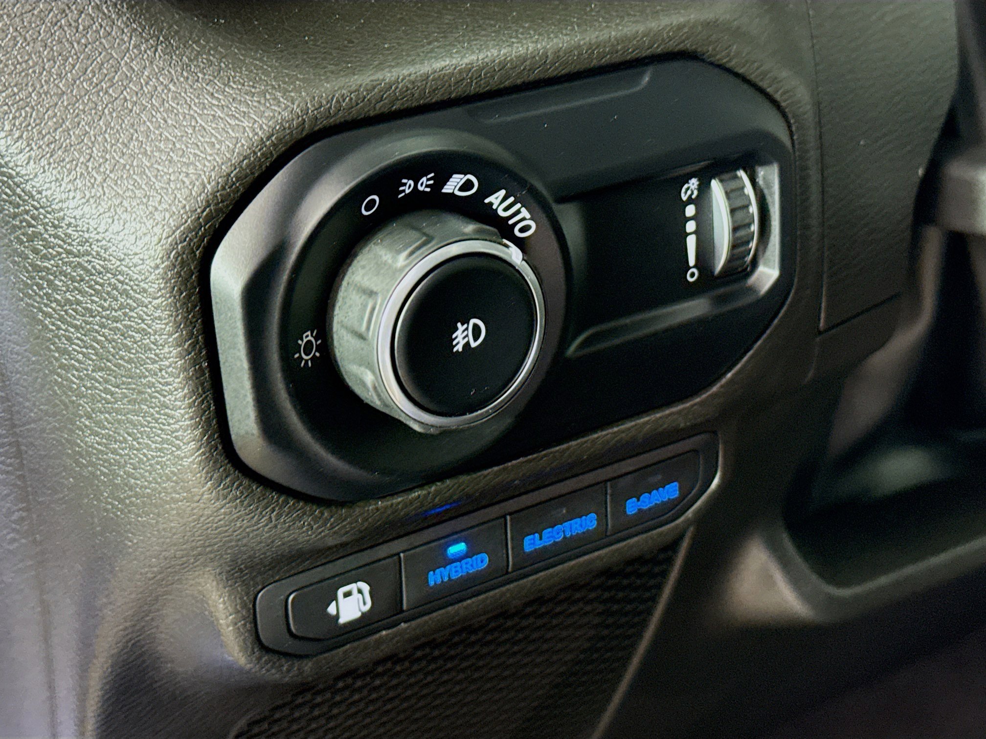 Used 2023 Jeep Wrangler Unlimited Sahara w/ Cold Weather Group image 9