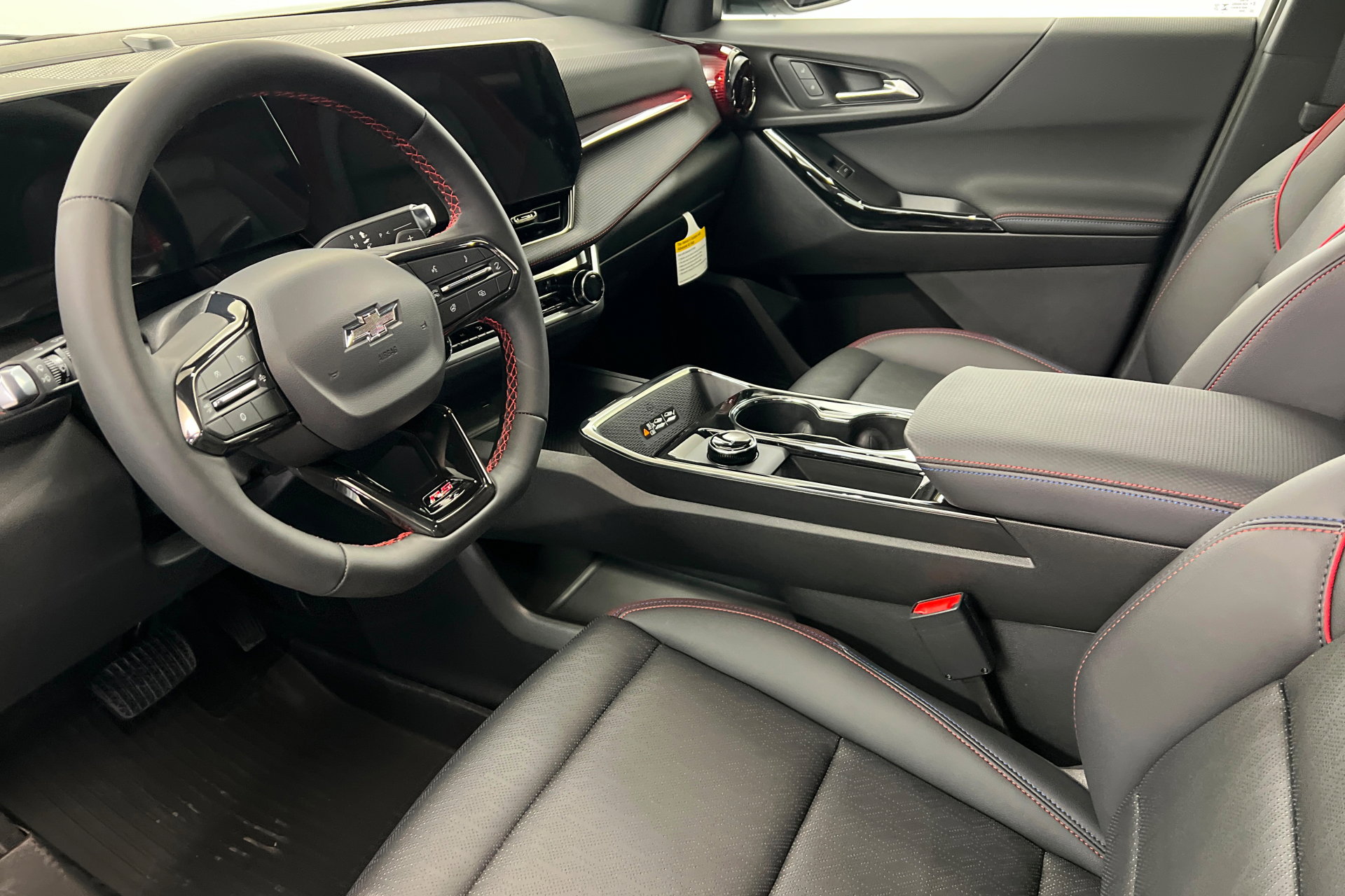 New 2026 Chevrolet Equinox RS w/ Convenience Package III AWD/4WD image 16