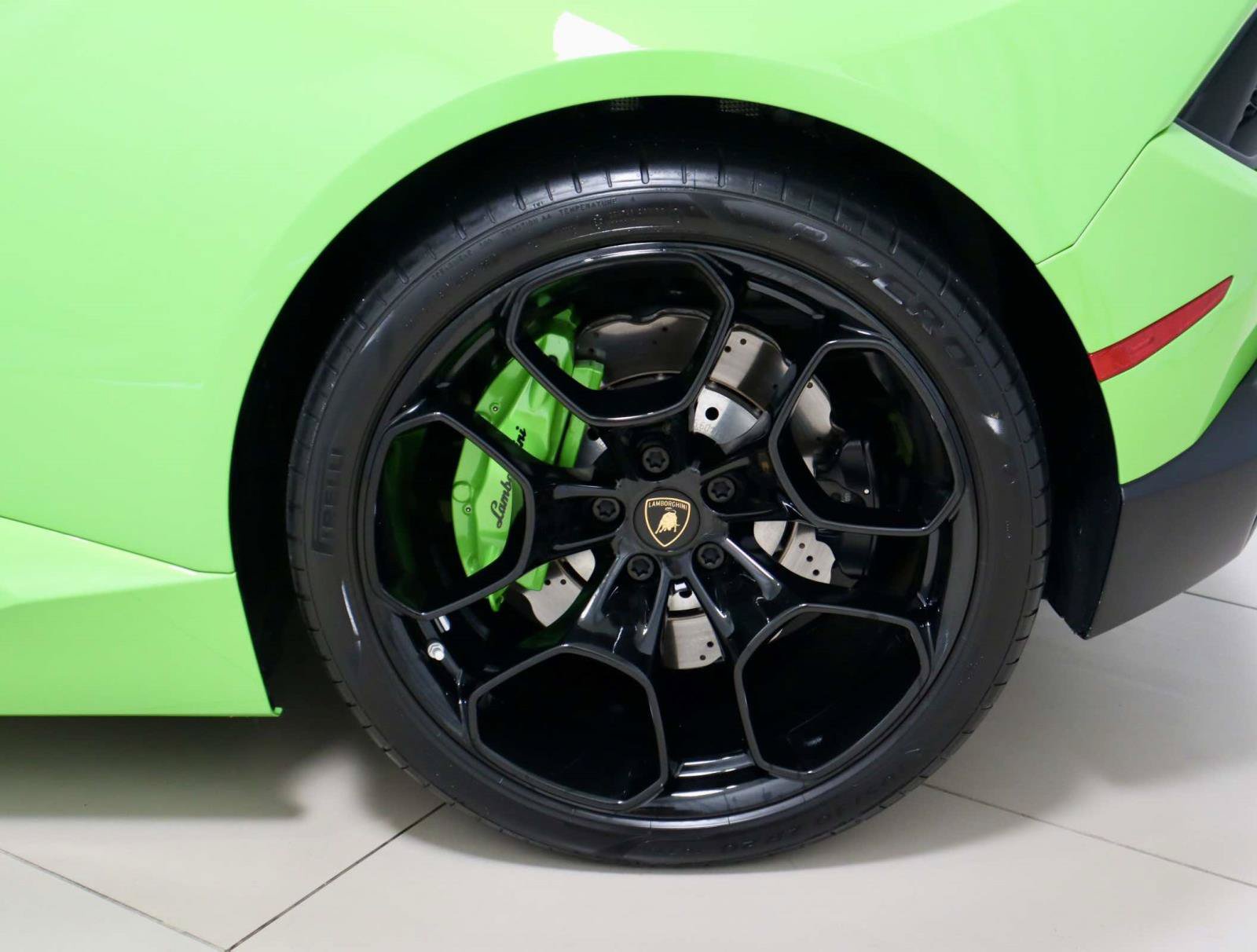 Used 2018 Lamborghini Huracan LP 580-2 RWD image 9