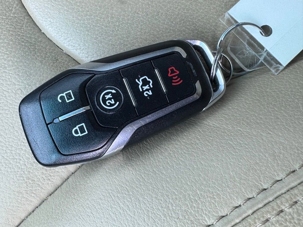 Used 2016 Ford Explorer XLT w/ Equipment Group 202A FWD image 24