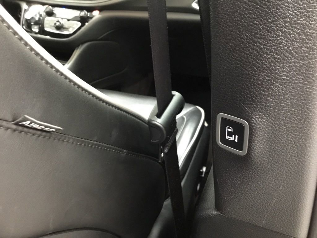 Used 2025 Chrysler Pacifica Limited image 40