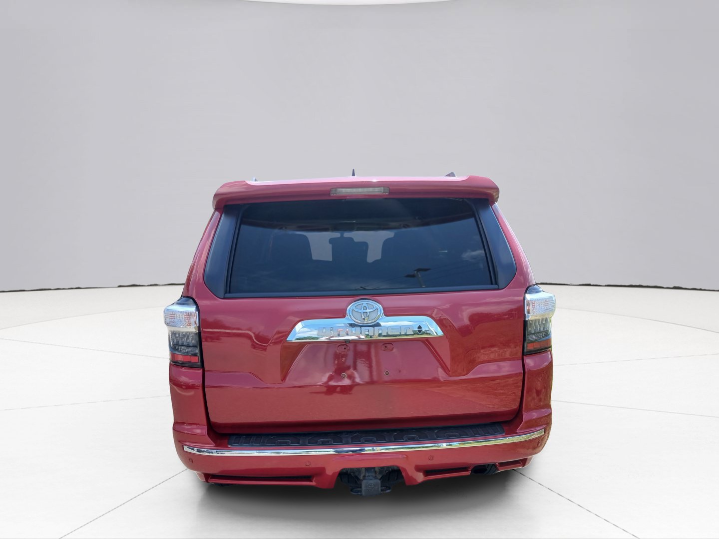 Used 2018 Toyota 4Runner SR5 AWD/4WD image 2