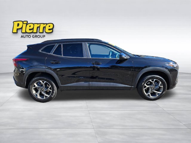 Used 2025 Chevrolet Trax LT FWD image 6